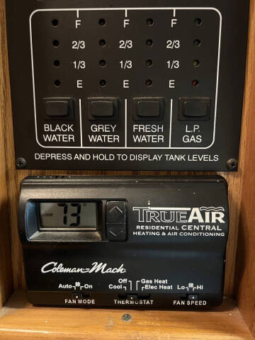 2000 Winnebago Adventurer