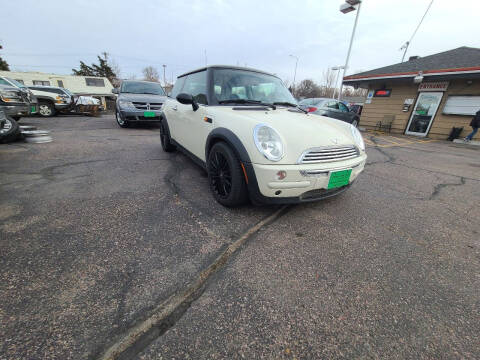 2004 MINI Cooper for sale at Geareys Auto Sales of Sioux Falls, LLC in Sioux Falls SD