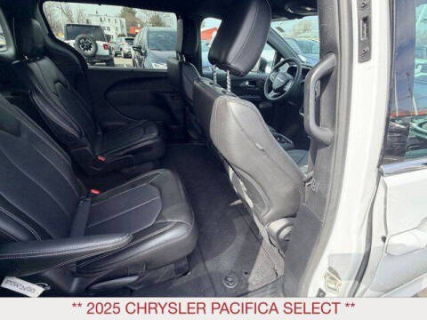 2025 Chrysler Pacifica Select