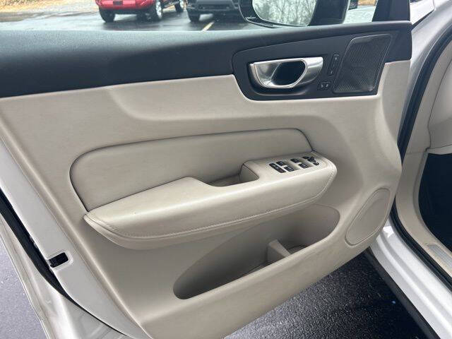 2024 Volvo XC60 B5 Plus Dark Theme