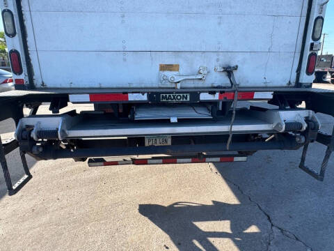 2016 Freightliner M2 26' Box Truck