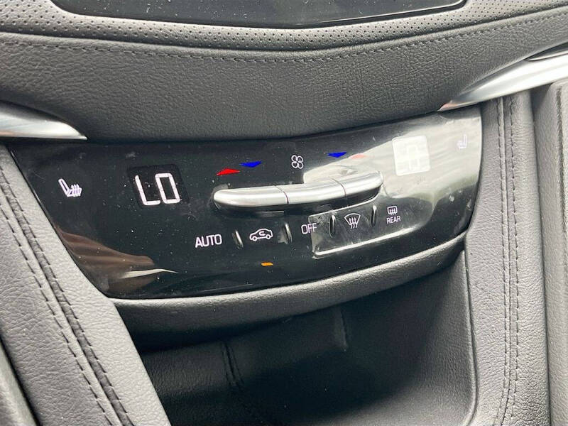 2025 Cadillac XT6 Luxury