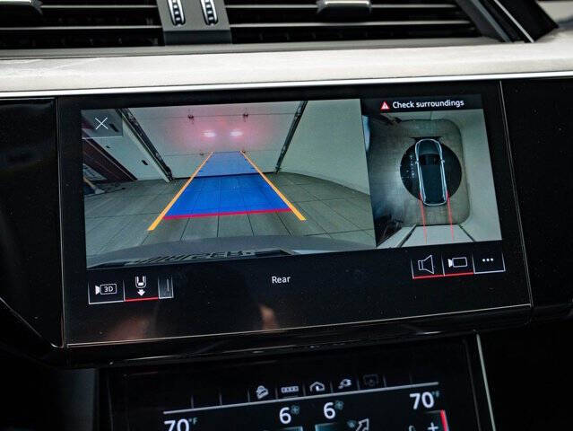 2022 Audi e-tron quattro Premium