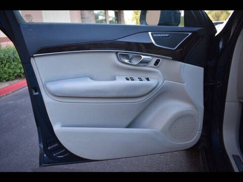 2018 Volvo XC90 T6 Momentum