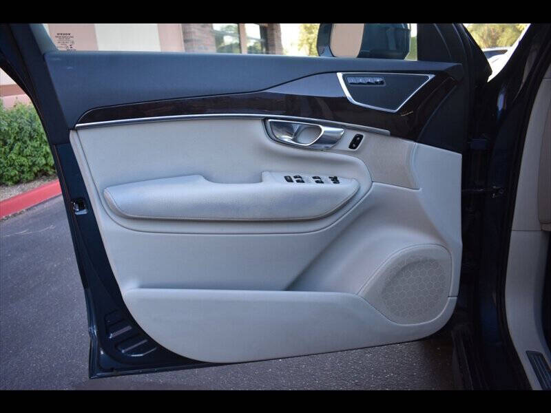 2018 Volvo XC90 T6 Momentum