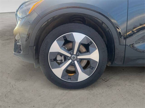 2023 Volvo XC40 B5 Plus Dark Theme