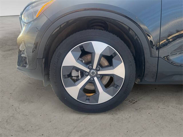 2023 Volvo XC40 B5 Plus Dark Theme