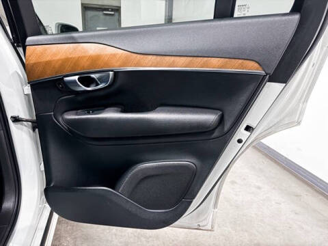 2021 Volvo XC90 T6 Momentum 7-Passenger