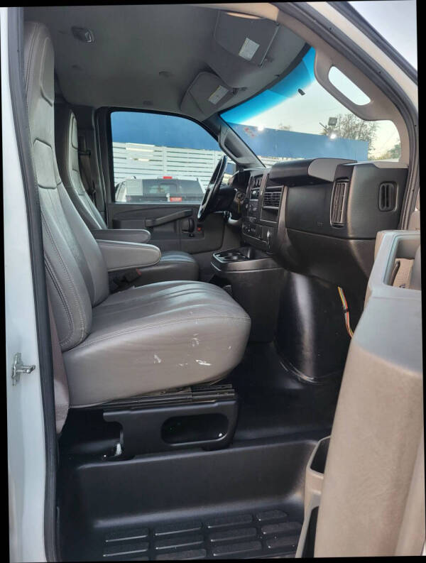 2017 Chevrolet Express 2500
