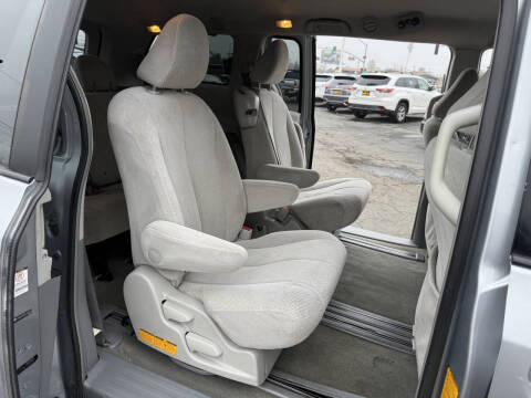 2011 Toyota Sienna LE 8-Passenger