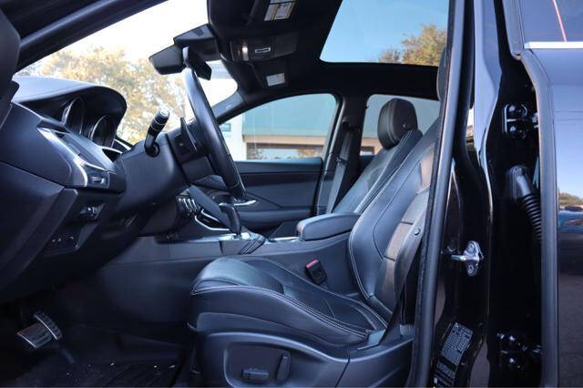 2018 Jaguar E-PACE P300 R-Dynamic S