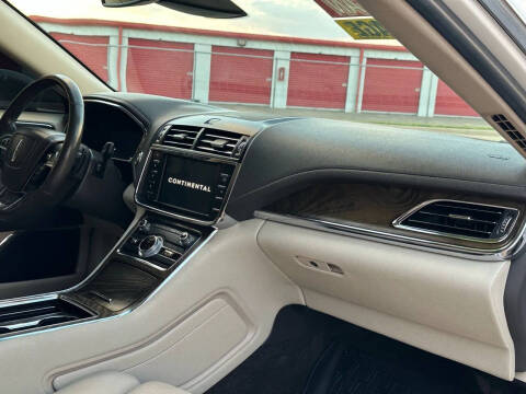 2017 Lincoln Continental Select