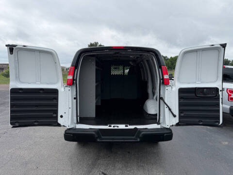 2022 Chevrolet Express 2500
