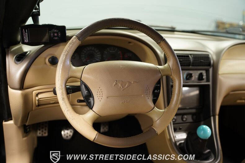 2004 Ford Mustang GT Deluxe