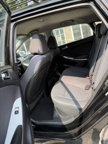 2013 Hyundai Accent SE
