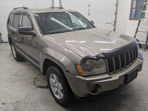 2006 Jeep Grand Cherokee for sale at TEMPLE AUTO SALES in Zanesville OH