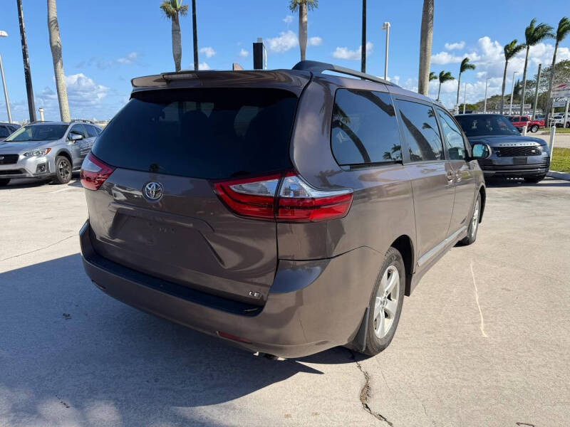 2019 Toyota Sienna LE 8-Passenger