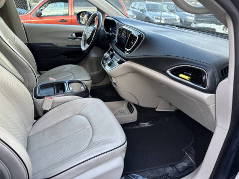 2017 Chrysler Pacifica Hybrid Platinum