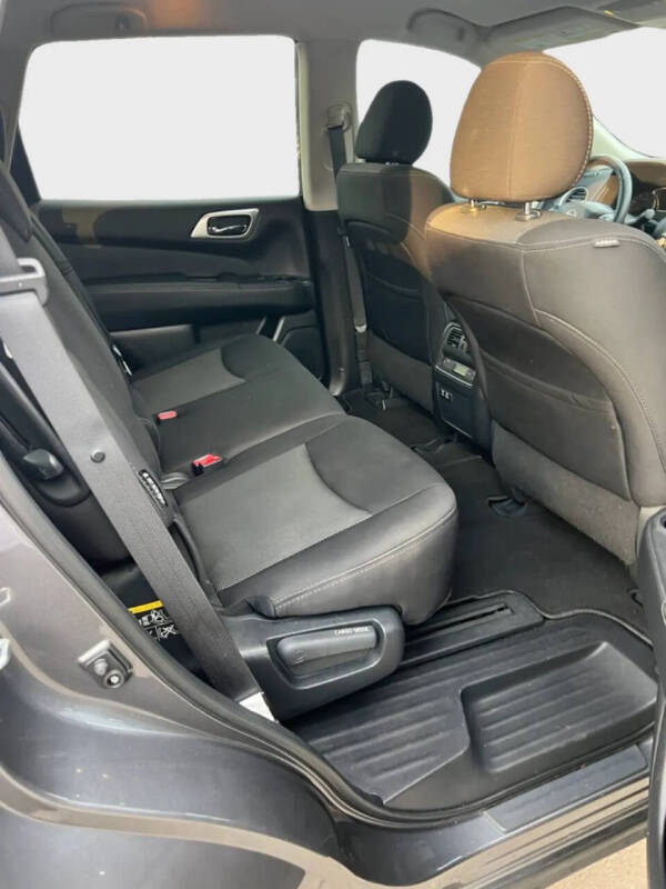 2020 Nissan Pathfinder SV