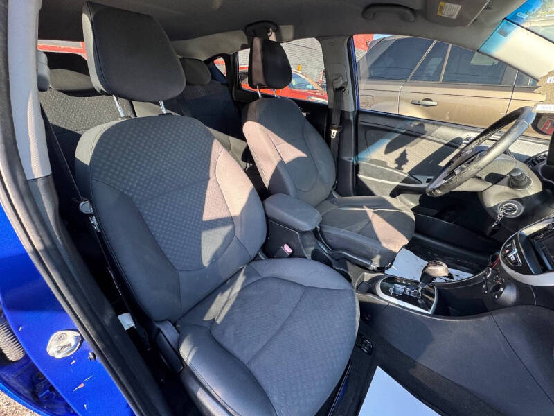 2012 Hyundai Accent SE