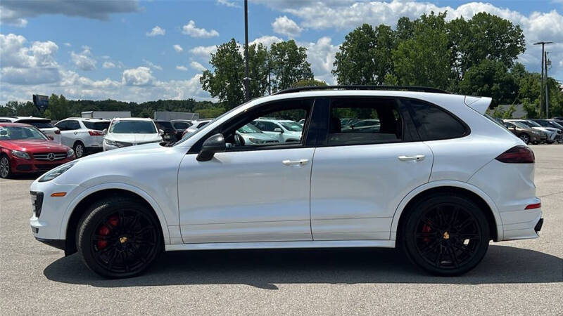 2016 Porsche Cayenne GTS