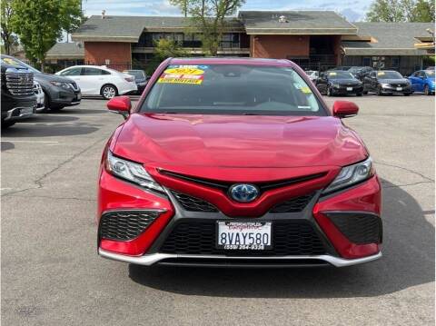 2021 Toyota Camry Hybrid for sale at Carros Usados Fresno in Clovis CA