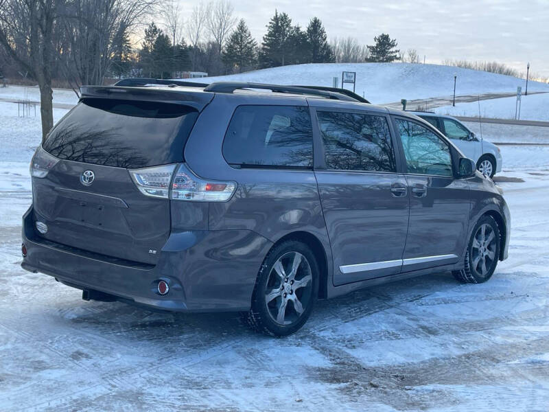 2012 Toyota Sienna SE photo 4