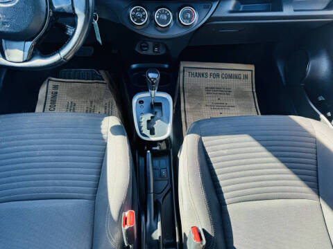 2016 Toyota Yaris 5-Door SE