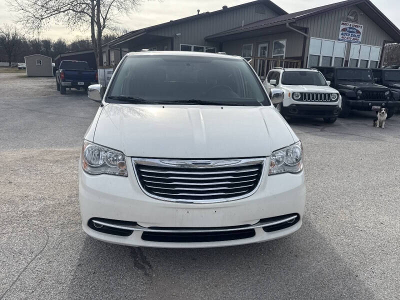 2012 Chrysler Town and Country Touring-L