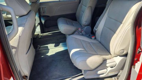 2017 Toyota Sienna XLE 8-Passenger