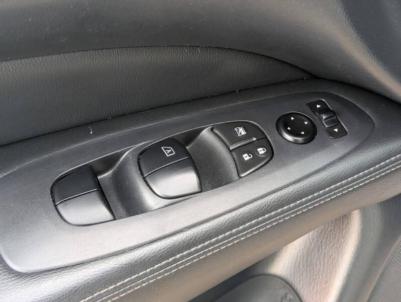 2020 Nissan Pathfinder S