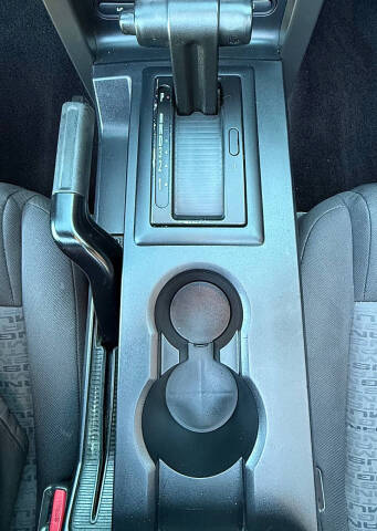 2006 Ford Mustang V6 Deluxe