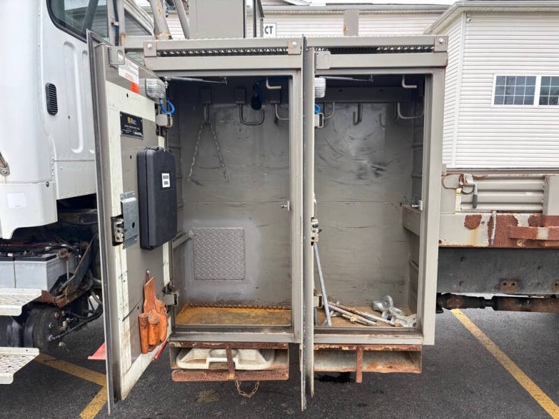 2007 Freightliner M2 106