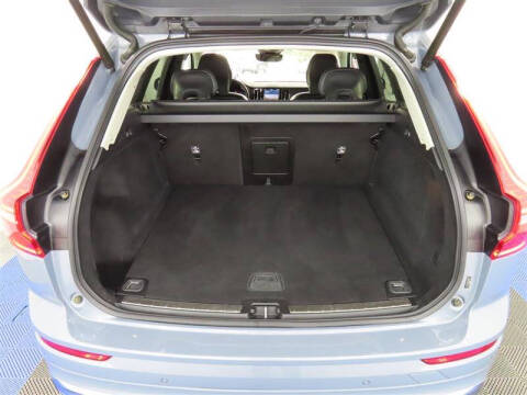 2023 Volvo XC60 B5 Plus Bright Theme