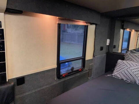 2000 Freightliner XC Chassis