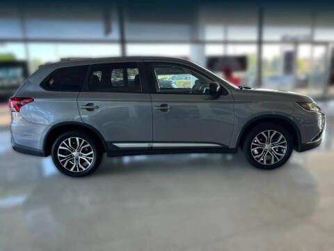 2017 Mitsubishi Outlander ES