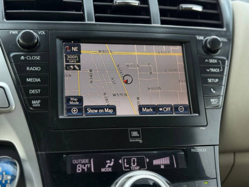 2014 Toyota Prius v Five