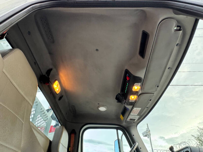 2018 Freightliner M2 106