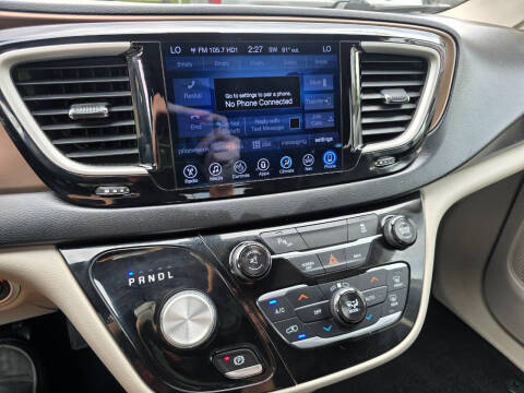 2017 Chrysler Pacifica Touring-L