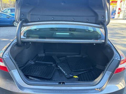 2020 Toyota Camry Hybrid LE