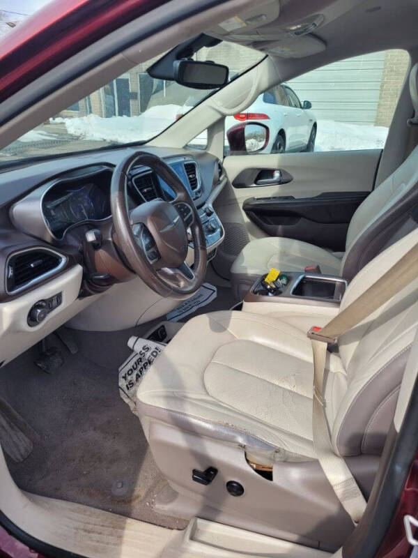 2017 Chrysler Pacifica Touring-L Plus