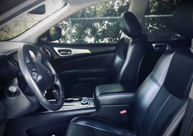 2020 Nissan Pathfinder SV