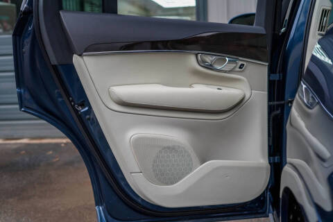 2018 Volvo XC90 T6 Momentum