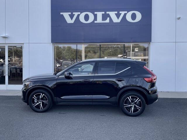 2025 Volvo XC40 B5 Core Bright Theme