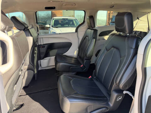 2023 Chrysler Pacifica Touring L