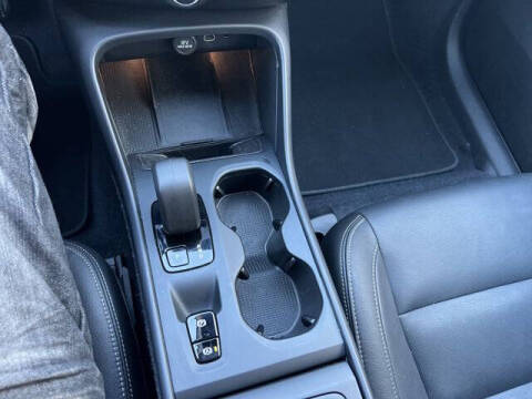 2025 Volvo XC40 B5 Core Bright Theme