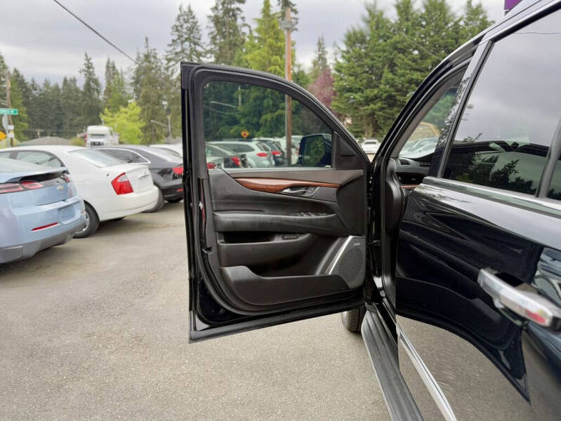 2016 Cadillac Escalade Luxury Collection