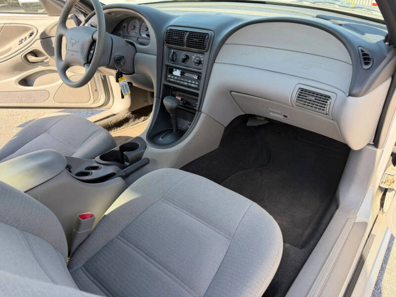 2000 Ford Mustang