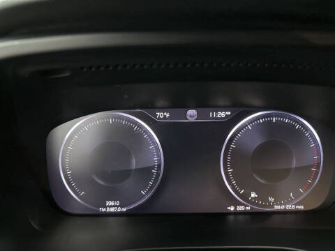 2022 Volvo XC40 T5 R-Design