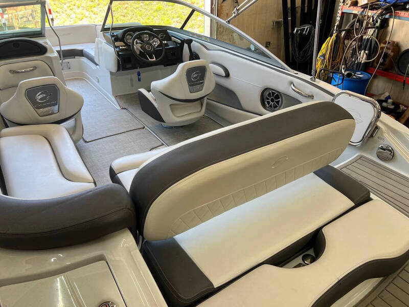 2022 Crownline E215 XS